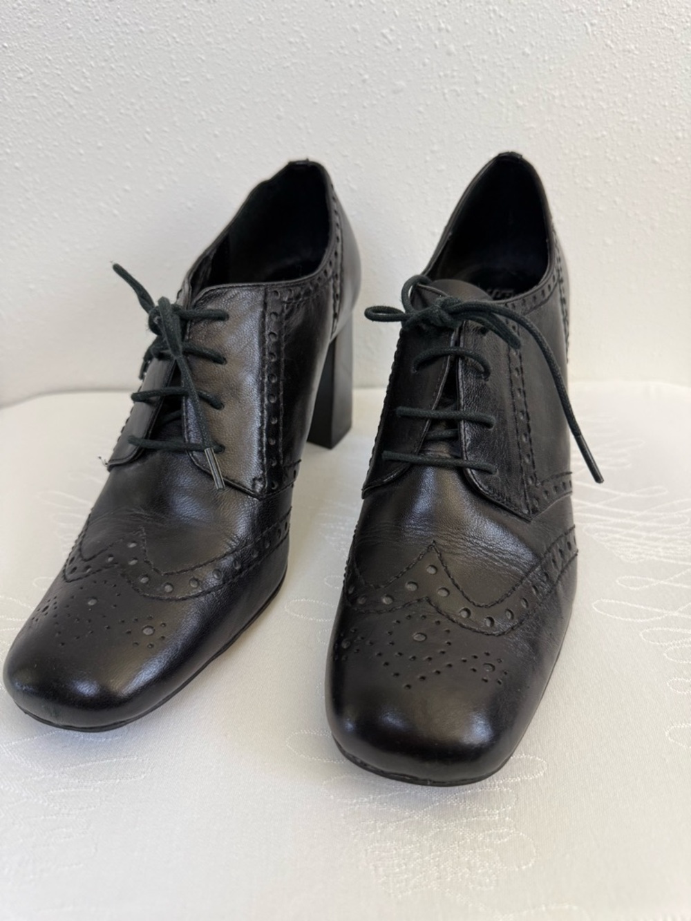 Franco Sarto Devote Black Leather Oxford Heels Size 9 Wingtip Brogue - Picture 2 of 8